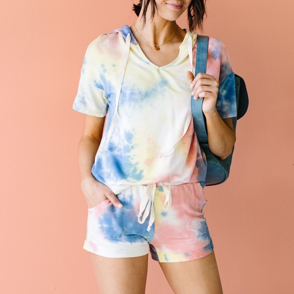 Tie the Knot Shorts in Coral - Picture 6 of 9